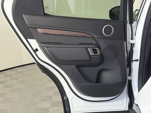 New 2026 Land Rover Discovery Dynamic SE image 26