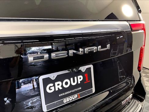 Used 2025 GMC Yukon Denali AWD/4WD image 10