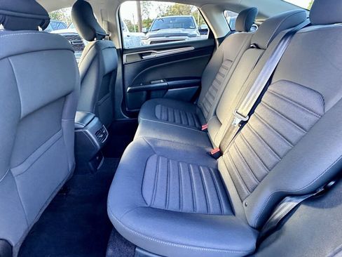 Used 2019 Ford Fusion SE FWD image 12