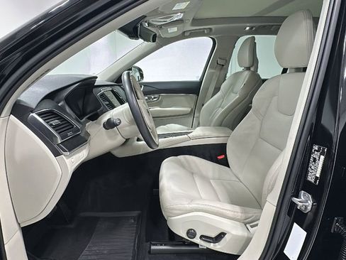 Used 2020 Volvo XC90 T6 Momentum w/ Protection Package Premier image 10