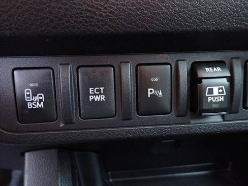 Used 2019 Toyota Tacoma TRD Off-Road AWD/4WD image 18