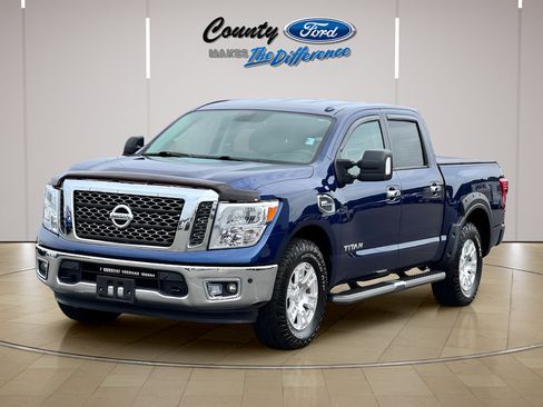 Used 2017 Nissan Titan SV AWD/4WD image 2