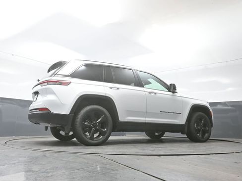 New 2026 Jeep Grand Cherokee Limited w/ Limited Altitude Package AWD/4WD image 36