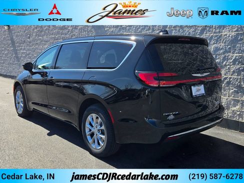 New 2026 Chrysler Pacifica Limited AWD/4WD image 3