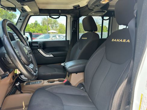Used 2014 Jeep Wrangler Unlimited Sahara w/ Connectivity Group AWD/4WD image 25