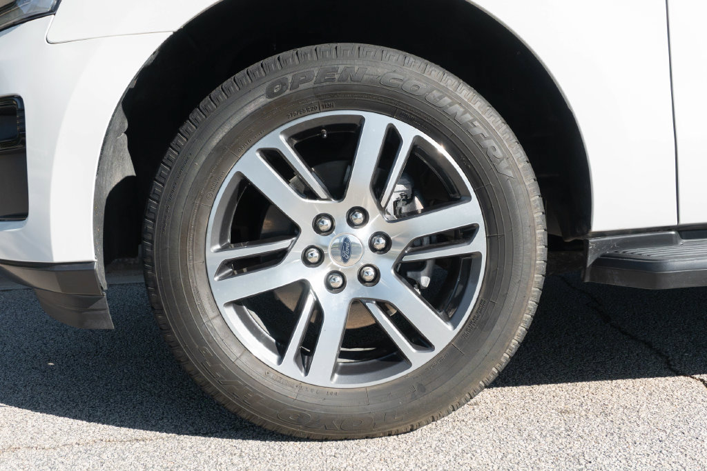 Used 2024 Ford Expedition Max XLT RWD image 2