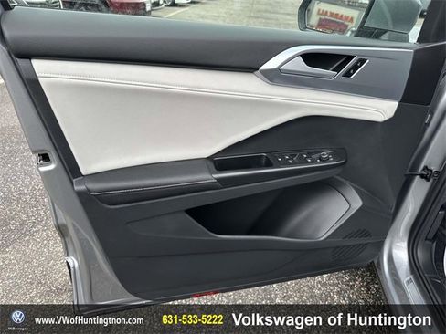 Certified 2025 Volkswagen Taos SE w/ Panoramic Sunroof Package image 13