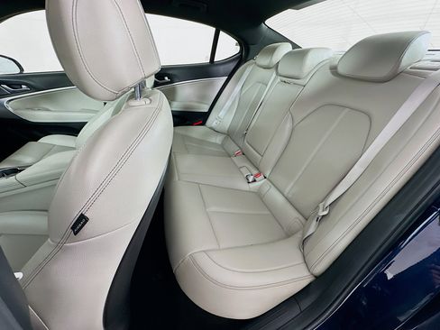 Used 2023 Genesis G70 2.0T image 27