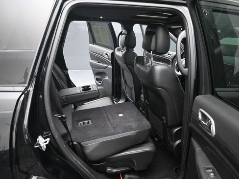 Used 2022 Jeep Grand Cherokee Laredo X image 32