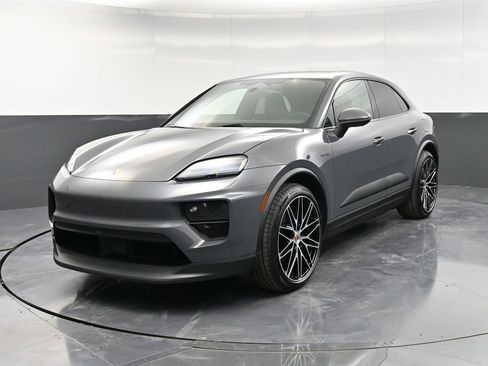 New 2026 Porsche Macan 4 Electric image 6