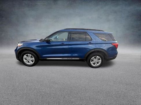 Certified 2022 Ford Explorer XLT AWD/4WD image 2