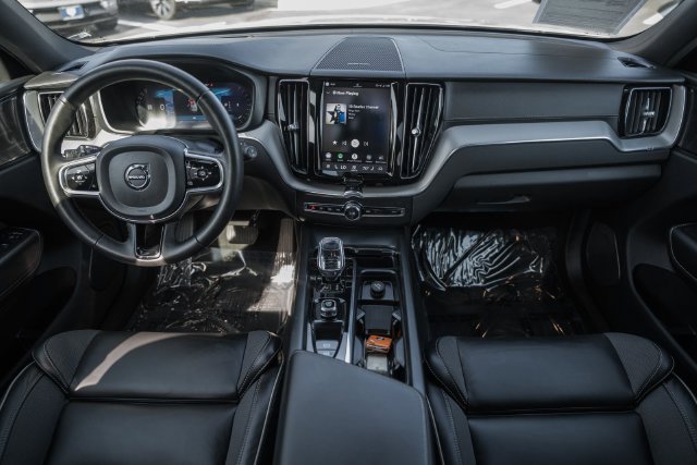 Certified 2024 Volvo XC60 B5 Ultimate w/ Protection Package Premier AWD/4WD image 18