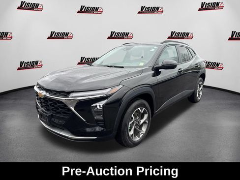 Used 2024 Chevrolet Trax LT FWD image 1