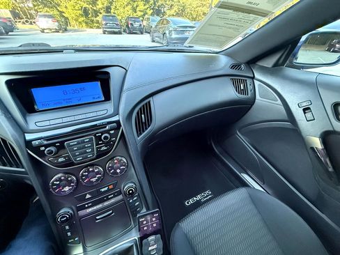 Used 2015 Hyundai Genesis 3.8 image 16