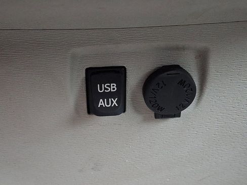 Used 2013 Toyota Sienna XLE image 27