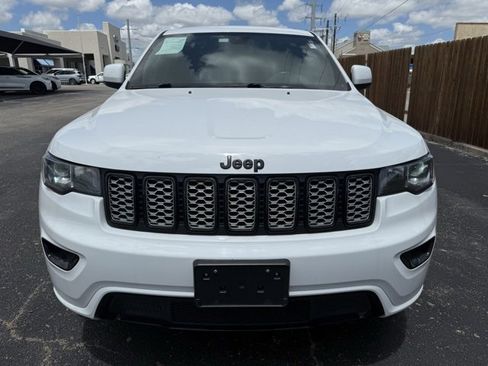 Used 2020 Jeep Grand Cherokee Altitude image 3