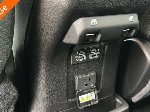 Used 2025 Jeep Wrangler Unlimited Sahara AWD/4WD image 27
