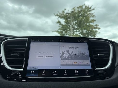 New 2026 Chrysler Voyager LX image 17