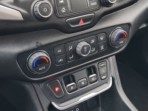 Used 2019 GMC Terrain SLT w/ Preferred Package FWD image 18
