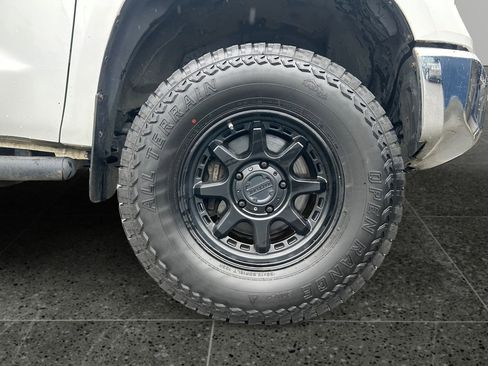 Used 2018 Toyota Tundra SR5 w/ SR5 Upgrade Package image 9