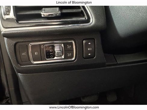 Used 2022 Lincoln Navigator 4WD image 24