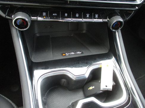 Used 2025 Chevrolet Traverse LT image 18