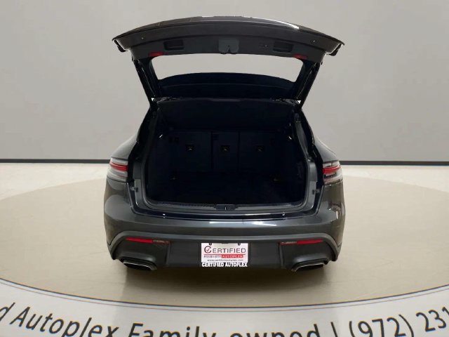 Used 2023 Porsche Macan AWD/4WD image 84