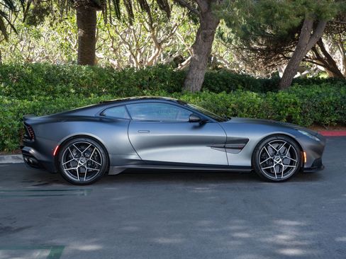 Used 2025 Aston Martin Vanquish RWD image 25