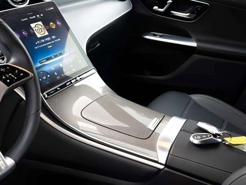 Used 2024 Mercedes-Benz GLC 300 4MATIC image 43