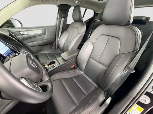 Certified 2025 Volvo XC40 B5 Core image 20