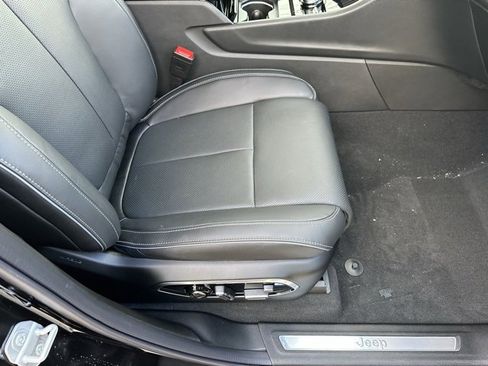 New 2025 Jeep Grand Cherokee Overland image 13