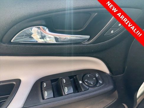 Used 2020 Chevrolet Equinox LS w/ LS Convenience Package image 10