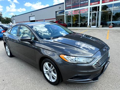 Used 2018 Ford Fusion SE image 3