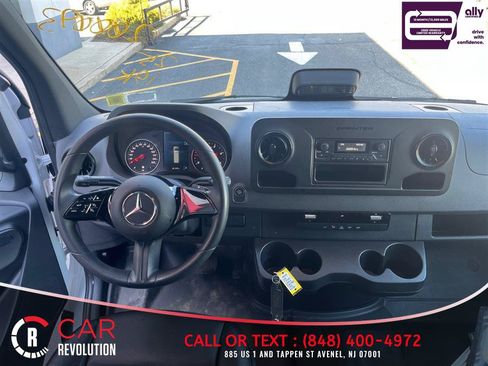 Used 2025 Mercedes-Benz Sprinter 2500 image 27