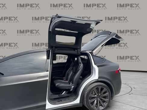 Used 2022 Tesla Model X Plaid image 31