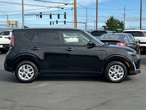 New 2025 Kia Soul LX w/ LX Technology Package image 3