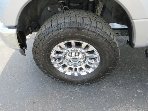 Used 2022 Ford F350 XLT w/ XLT Premium Package AWD/4WD image 14