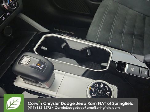 Used 2025 Mitsubishi Outlander SE image 27