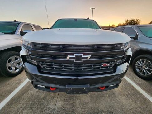 Used 2021 Chevrolet Silverado 1500 LT Trail Boss w/ Convenience Package II image 2