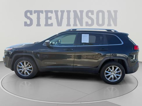 Used 2016 Jeep Cherokee Limited AWD/4WD image 2