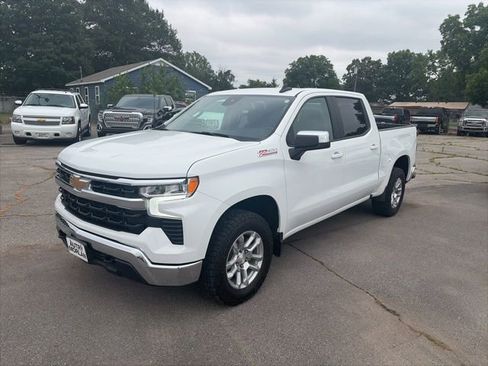 Used 2024 Chevrolet Silverado 1500 LT AWD/4WD image 2