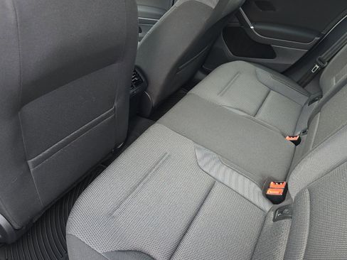 Used 2017 Volkswagen Golf S image 12