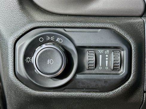 Used 2018 Jeep Wrangler Unlimited Sport AWD/4WD image 17