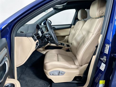 Certified 2024 Porsche Macan AWD/4WD image 5