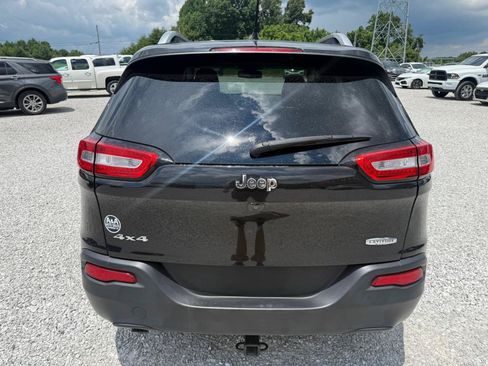 Used 2015 Jeep Cherokee Latitude w/ Cold Weather Group AWD/4WD image 4