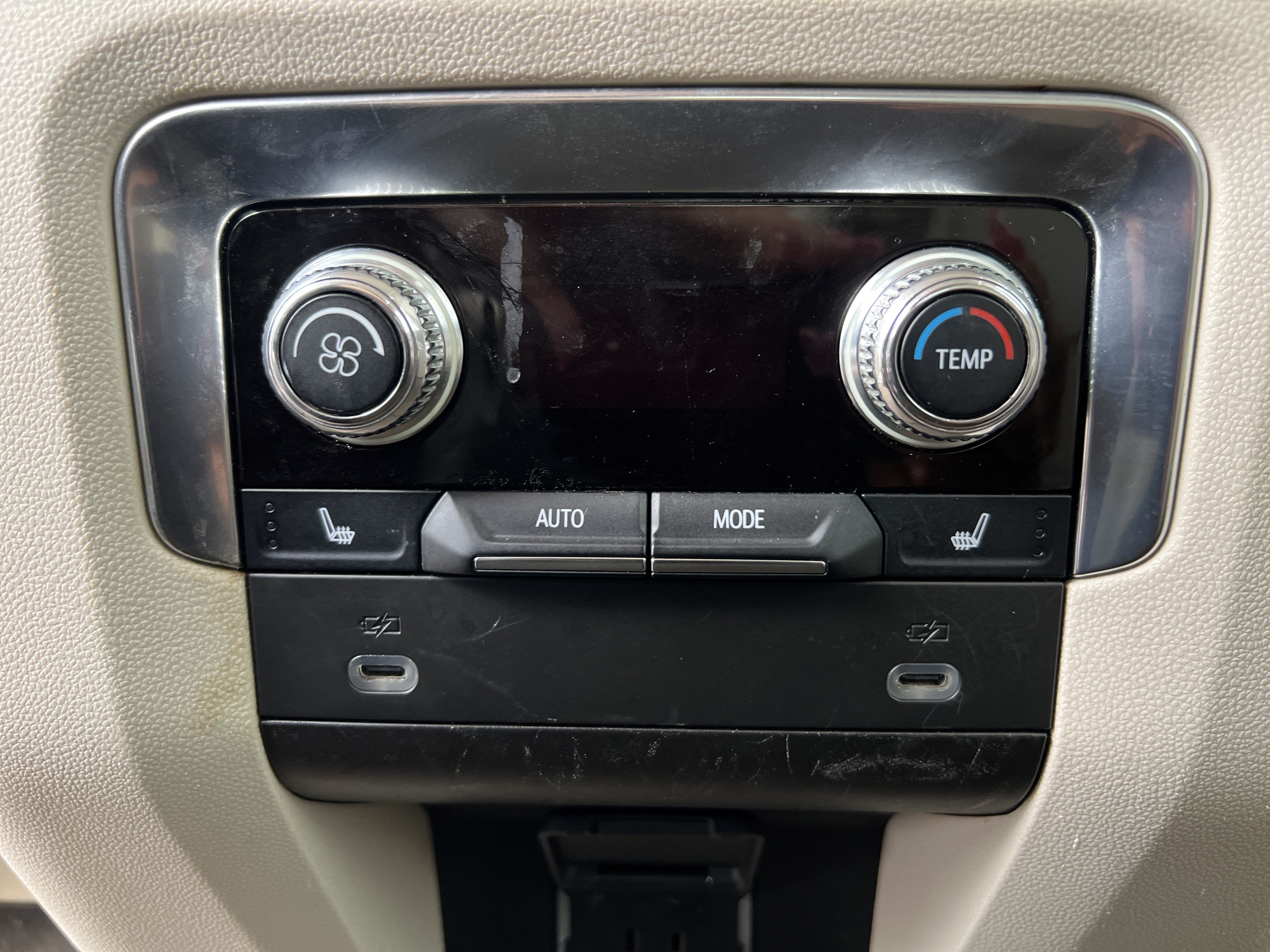 Used 2021 GMC Yukon Denali w/ Denali Premium Package AWD/4WD image 38