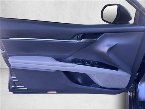 Used 2019 Toyota Camry LE image 10