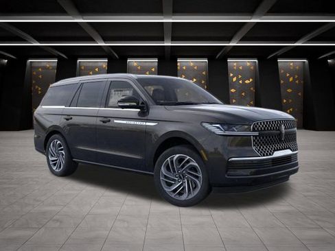 New 2026 Lincoln Navigator Reserve image 7