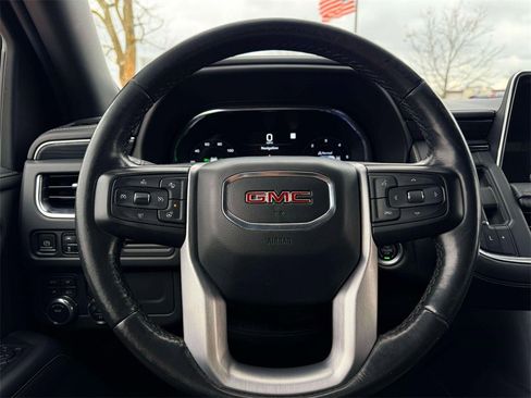 Used 2022 GMC Yukon XL SLT w/ SLT Luxury Package image 17