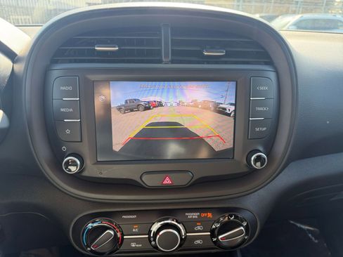 Used 2025 Kia Soul LX w/ LX Technology Package image 22